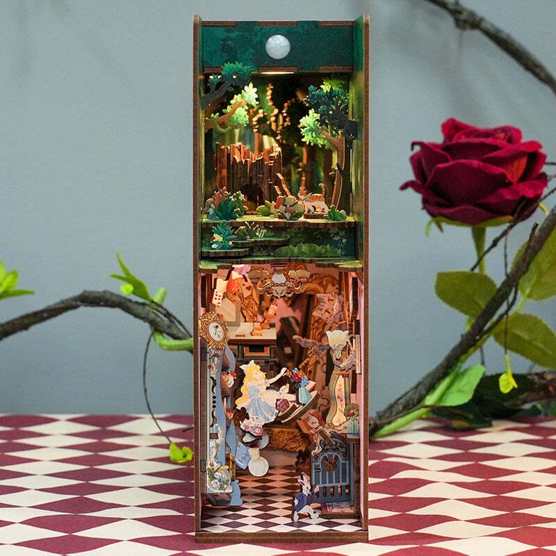 DIY Bookend Puzzle: Alice Adventure - Image 4