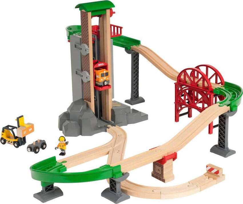 BRIO Lift & Load Warehouse Set - Image 6