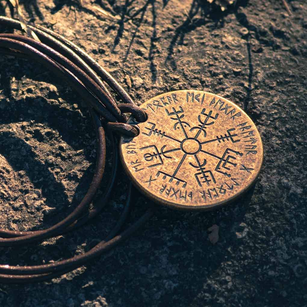 Vegvisir Norse Compass Bronze and Leather Necklace - Image 2